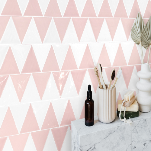 alpha pink and white lifestyle picture in bathroom