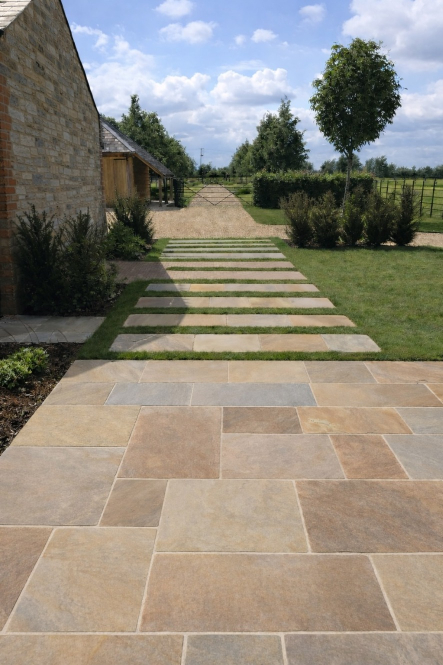 Melton Raj Green Premium Indian Sandstone - Mixed Patio Pack - Riven - 15.5m2 - PALLET