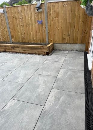 Earth Stone Grey Porcelain 600x900 with decorative aggregates and plants - Preview